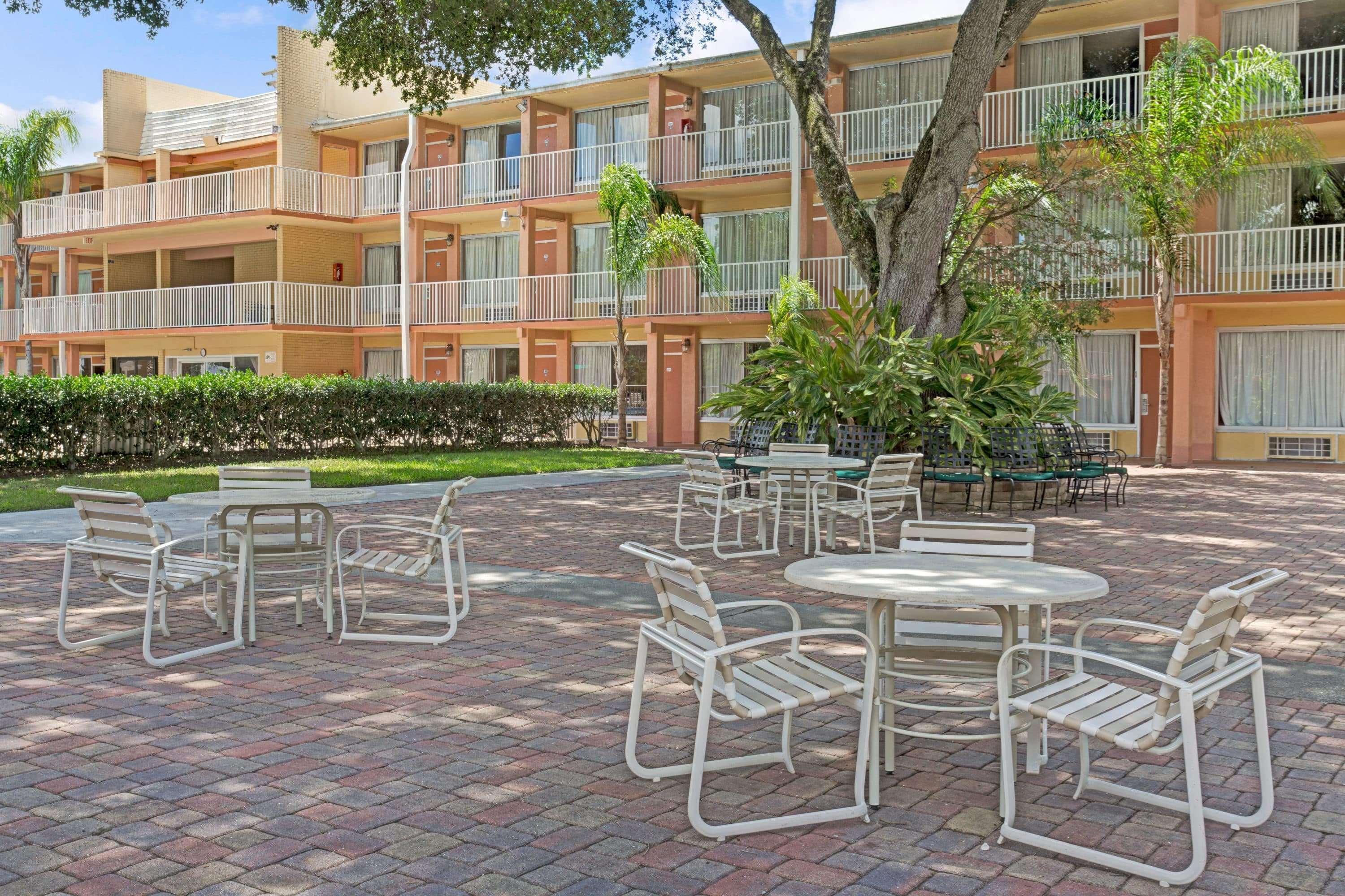 Howard Johnson By Wyndham Tropical Palms Kissimmee Zewnętrze zdjęcie